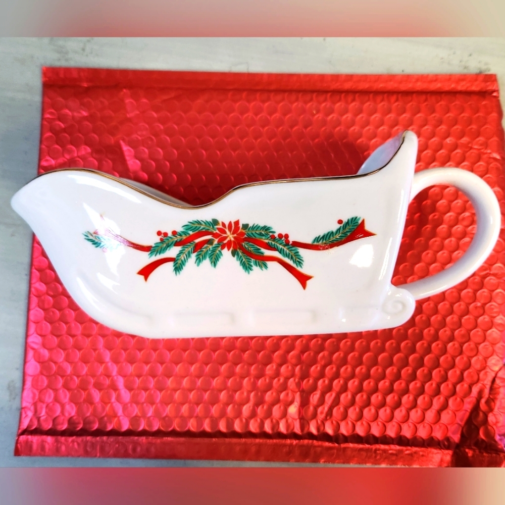 Poinsettia & Ribbons Gravy Boat